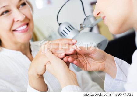 Female doing manicure 39574325