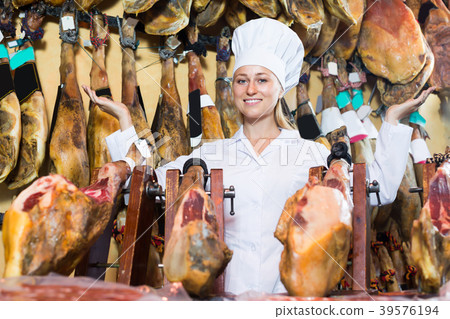 Portrait of laughing female working in meat shop 39576194