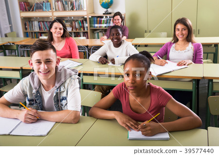 Multiethnic students studying together 39577440
