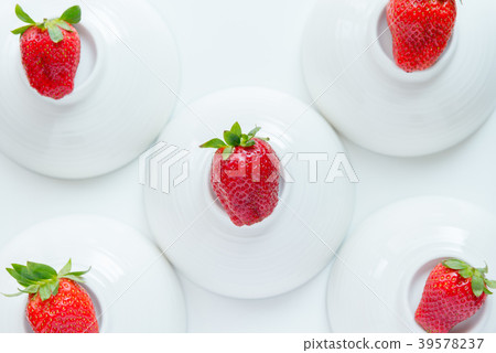 Healing fruits strawberry Healing fruits strawberry Super food Nutrition Healing fruits strawberry Healing fruits strawberry Super food Nutrition 39578237