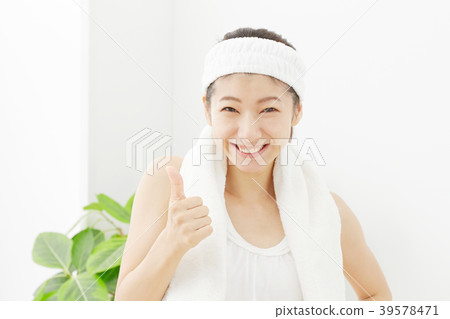 Good lady bathing sign Good sign 39578471