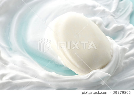 Soap to play with bubbles 39579805