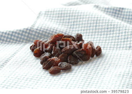 Raisins 39579823