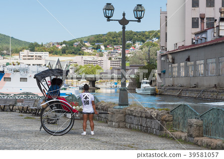 小樽運河和人力車/小樽觀光的形象 小樽運河和人力車/小樽觀光的形象 39581057