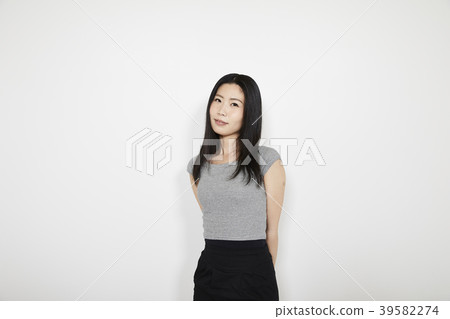 Female portrait Female portrait 39582274