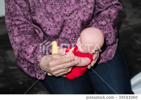 Senior lady who loves baby doll Senior lady who loves baby doll 39583060