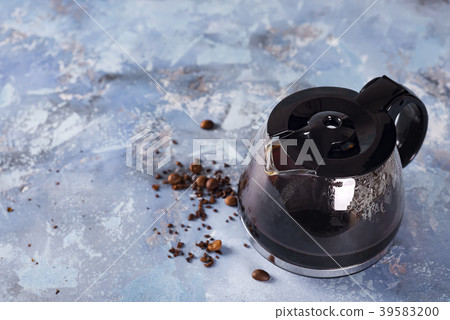 Coffee maker pot filling with coffee beans 39583200