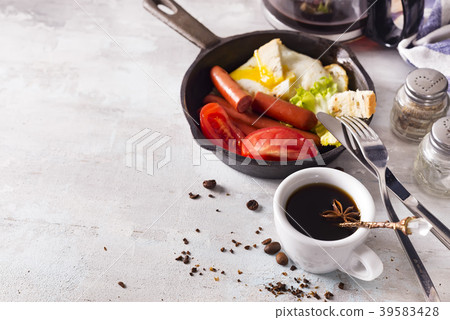 Fresh delicious breakfast with soft boiled egg 39583428