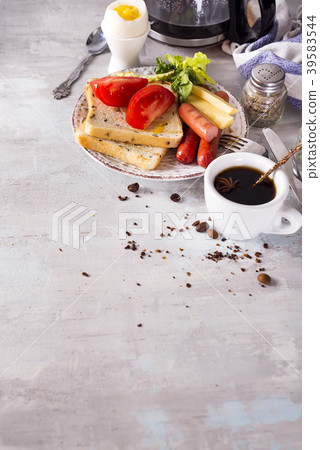 English breakfast. Fried eggs, sausages, toasts 39583544