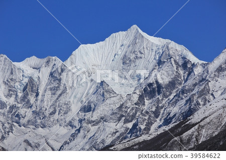 Snow covered mountain Gangchenpo in spring. 39584622