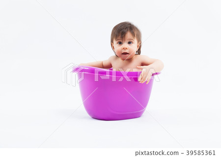 Adorable caucasian girl taking bath in purple tub Adorable caucasian girl taking bath in purple tub 39585361