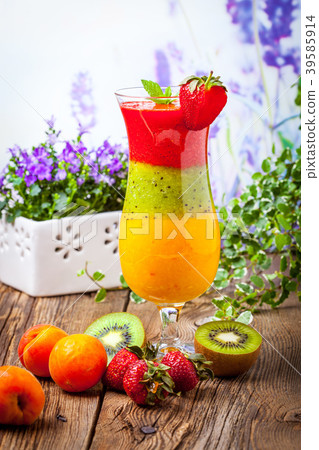 Smoothies with fresh fruit. 39585914