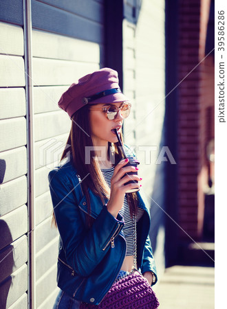 smiling girl drinking coffee smiling girl drinking coffee 39586286