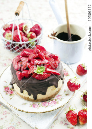 chocolate strawberry cheesecake 39586352
