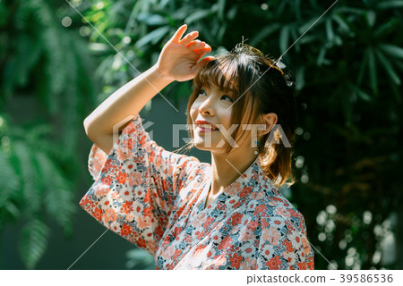 Lifestyle series: Asian woman in yukata 39586536