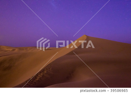 Huacachina desert dunes 39586985