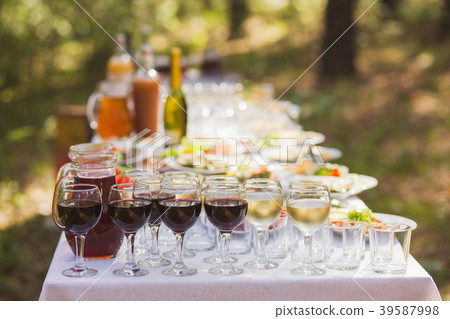 Catering for outdoors party or picnic Catering for outdoors party or picnic 39587998