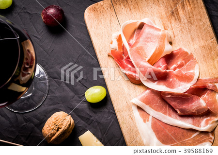 Cheese palette and prosciutto ham served with wine 39588169