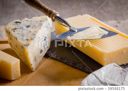 Mold blue cheese and cheddar on cutting board. Mold blue cheese and cheddar on cutting board. 39588175