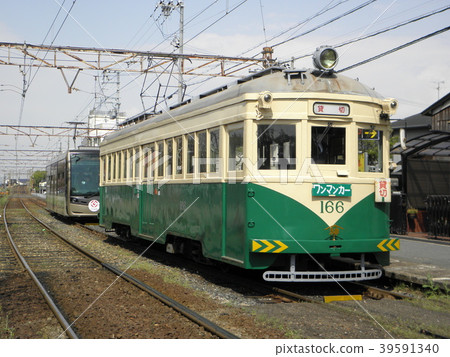 Hankan Railway Type 166 at Hamada Station 39591340