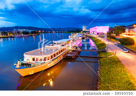 Linz, Danube river, Austria Linz, Danube river, Austria 39593550