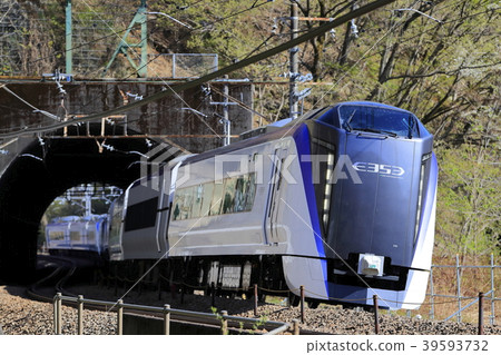 New "Super Azusa" E353 series running on Chuo Main Line New "Super Azusa" E353 series running on Chuo Main Line 39593732