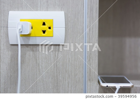 plugging adapter charge the battery plugging adapter charge the battery 39594956