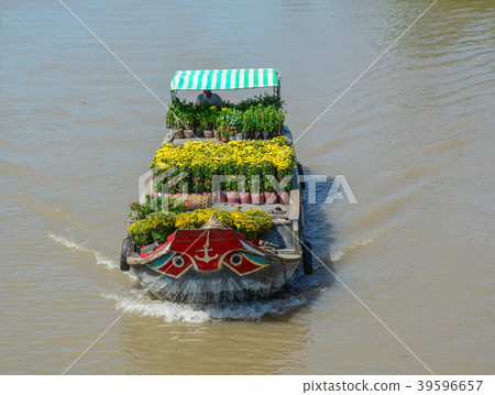 Cargo boats carry flowers on river Cargo boats carry flowers on river 39596657