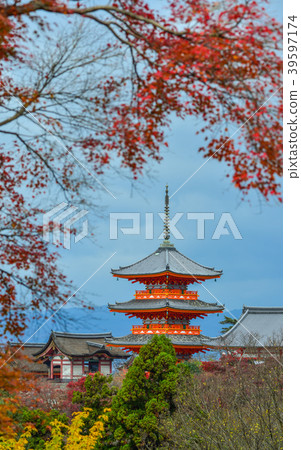 Kiyomizu Temple at autumn in Kyoto, Japan 39597174