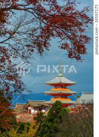 Kiyomizu Temple at autumn in Kyoto, Japan 39597175