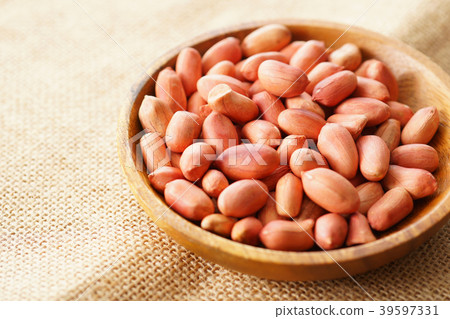 烤花生 39597331
