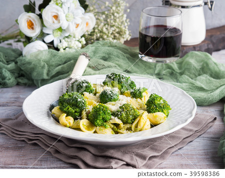 Orecchiette pasta with broccoli in white dish 39598386