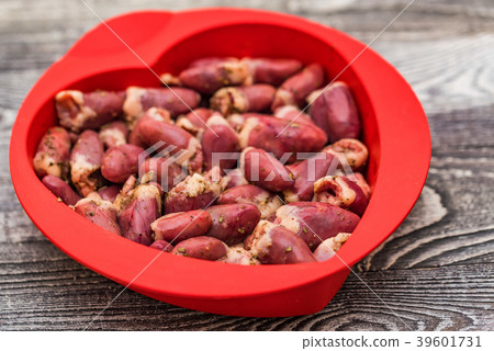 Fresh raw chicken hearts with pepper in bowl Fresh raw chicken hearts with pepper in bowl 39601731