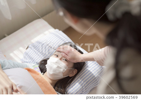 Cold image (hand on parent and child's forehead) 39602569