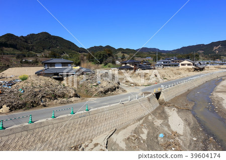 在九州北部（2018年3月）大雨之後的朝倉市_芝壩區災害已經過去了8個月 39604174