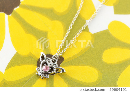 Cute charm necklace 39604191