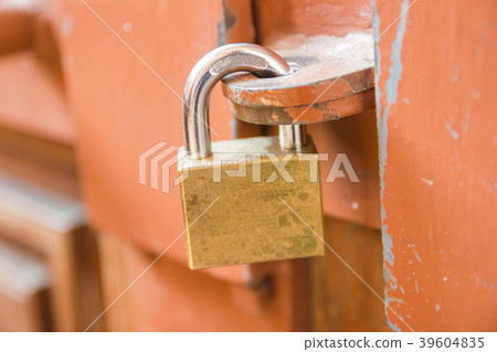 padlock on the door for wooden door lock  39604835