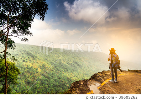 Young traveling woman with backpack, hat, camera  39605262