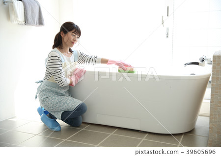 洗澡的婦女 洗澡的婦女 39605696