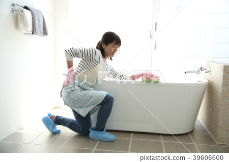 洗澡的婦女 洗澡的婦女 39606600