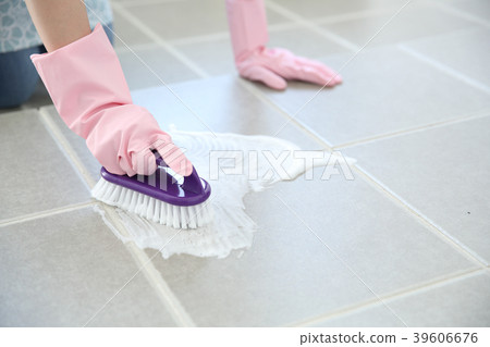 刷地板的女人 刷地板的女人 39606676