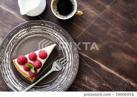 Top view cheesecake with raspberries, cup of 39606958