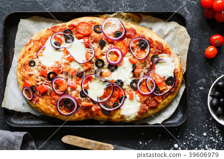 Homemade pizza with black olives, onion, tomato 39606979