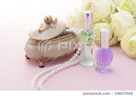 Women's Accessories Women's Accessories 39607088