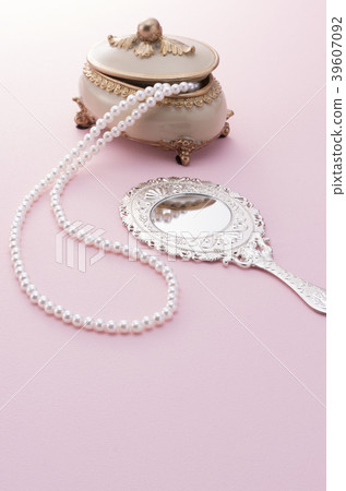 Women's Accessories 39607092