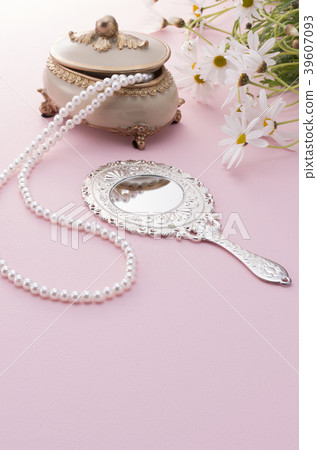 Women's Accessories 39607093