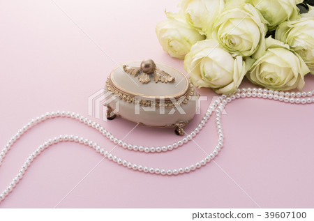Women's Accessories 39607100