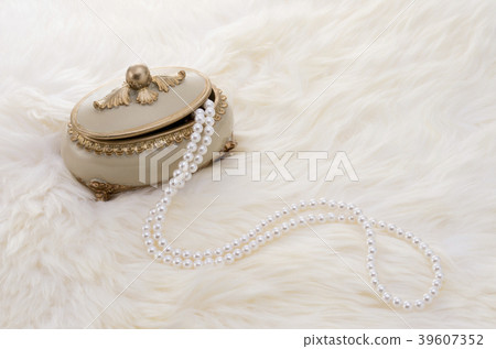 Women's Accessories 39607352