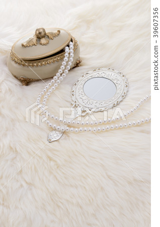 Women's Accessories 39607356