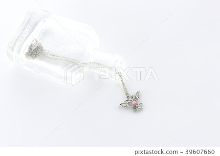 Small empty bottle and necklace 39607660